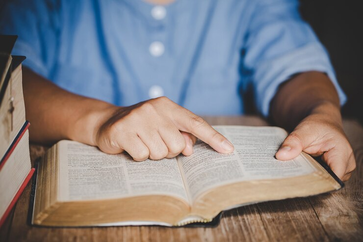 Cursos online gratuitos de Teologia: baixe o app e aproveite 4 Cursos gratuitos de teologia