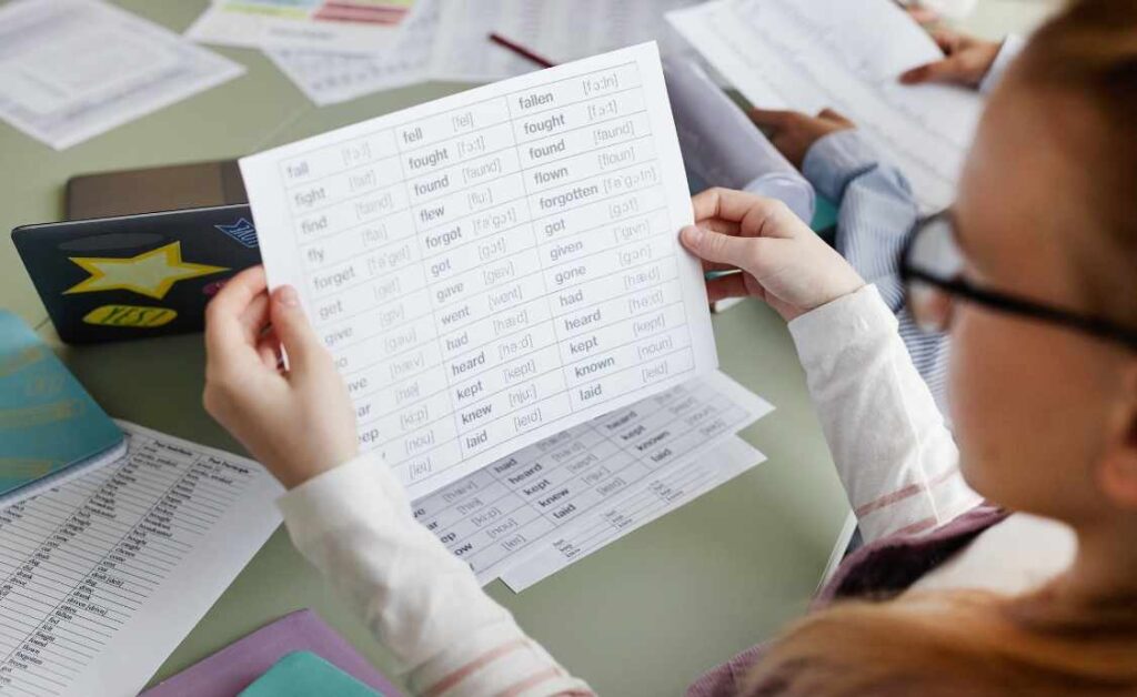 Aplicativo gratuito para estudar os verbos irregulares do Inglês 4 Verbos irregulares do Inglês
